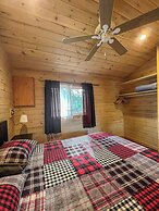 Ahmic Lake Resort's Black Bear Cottage