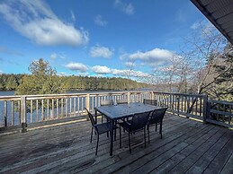 Ahmic Lake Resort's Black Bear Cottage
