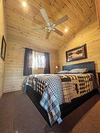 Ahmic Lake Resort's Black Bear Cottage