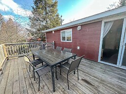 Ahmic Lake Resort's Black Bear Cottage