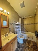 Ahmic Lake Resort's Black Bear Cottage