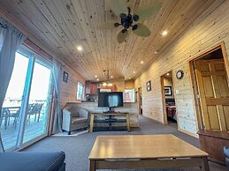 Ahmic Lake Resort's Black Bear Cottage