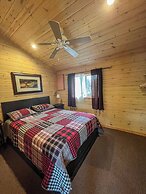 Ahmic Lake Resort's Black Bear Cottage