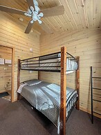 Ahmic Lake Resort's Black Bear Cottage