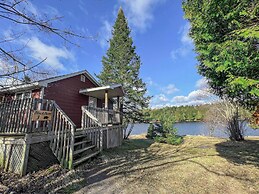 Ahmic Lake Resort's Black Bear Cottage