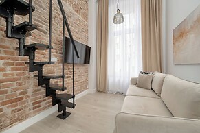 Cozy Apartment for 8 by Renters