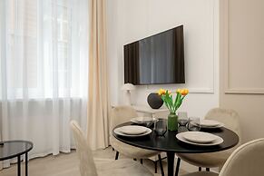 Cozy Apartment for 8 by Renters