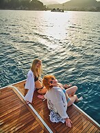 Avali, Mar-Bella Collection