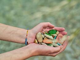 Avali, Mar-Bella Collection