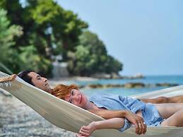 Avali, Mar-Bella Collection