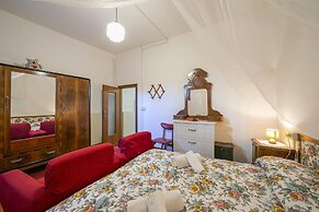 Sergio Il Gufo- Flowers - Historic Center