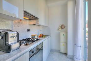 Palace 34 Few Meters From The Sea