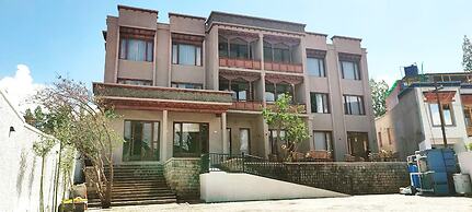 Hotel Zimskhang Villa