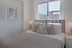 Phaedrus Living Terra Cotta City Flat