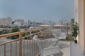 Phaedrus Living Terra Cotta City Flat