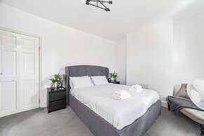 Spacious & Chic 3bed House in London