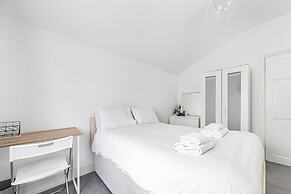 Spacious & Chic 3bed House in London