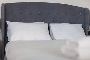 Spacious & Chic 3bed House in London