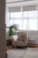 Spacious & Chic 3bed House in London