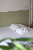 Spacious & Chic 3bed House in London