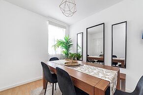 Spacious & Chic 3bed House in London