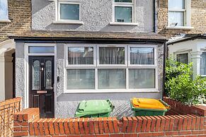 Spacious & Chic 3bed House in London