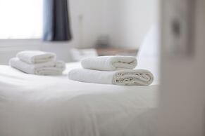 Spacious & Chic 3bed House in London