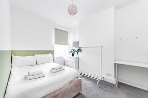 Spacious & Chic 3bed House in London