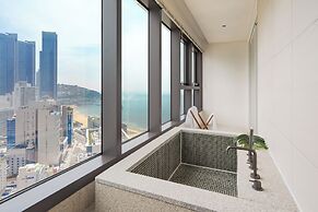 Le Collective Haeundae Paragraf