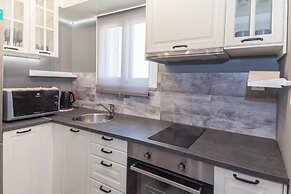 Fresh 1 Bd Apt w Balcony in Kato Patisia