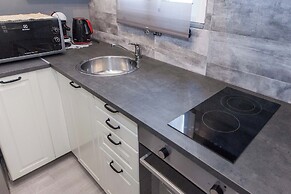 Fresh 1 Bd Apt w Balcony in Kato Patisia