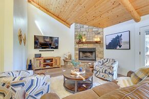 Peaceful Pinetop Cabin w/ Deck & Fire Pit!