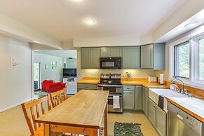 Charming Union Pier Home w/ Deck: Half-mi to Beach