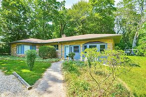 Charming Union Pier Home w/ Deck: Half-mi to Beach