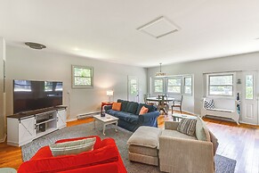 Charming Union Pier Home w/ Deck: Half-mi to Beach