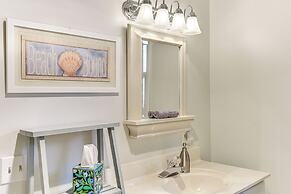 Charming Union Pier Home w/ Deck: Half-mi to Beach