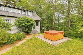Lakefront New London Retreat w/ Dock & Hot Tub!