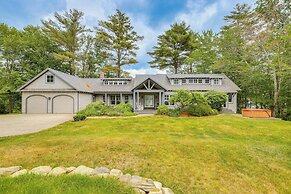 Lakefront New London Retreat w/ Dock & Hot Tub!