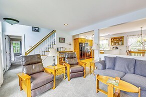 Lakefront New London Retreat w/ Dock & Hot Tub!