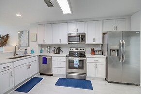 Fernandina Beach Townhome w/ Patio: Walk to Beach!