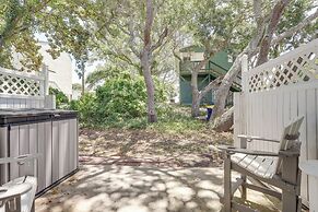 Fernandina Beach Townhome w/ Patio: Walk to Beach!