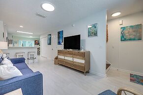 Fernandina Beach Townhome w/ Patio: Walk to Beach!