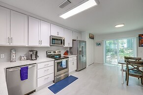 Fernandina Beach Townhome w/ Patio: Walk to Beach!