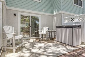 Fernandina Beach Townhome w/ Patio: Walk to Beach!