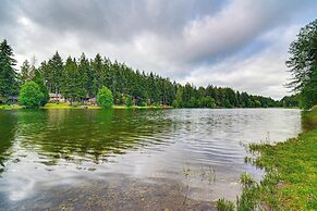 Lakefront Home by Gig Harbor: Quiet Family Retreat