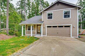 Lakefront Home by Gig Harbor: Quiet Family Retreat