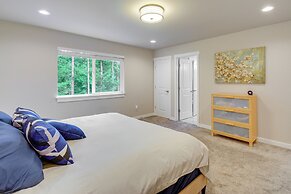 Lakefront Home by Gig Harbor: Quiet Family Retreat