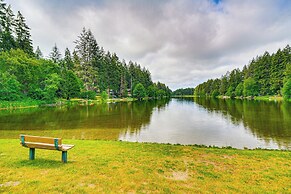 Lakefront Home by Gig Harbor: Quiet Family Retreat