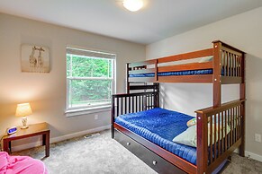 Lakefront Home by Gig Harbor: Quiet Family Retreat