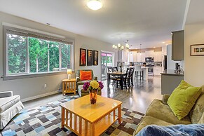 Lakefront Home by Gig Harbor: Quiet Family Retreat